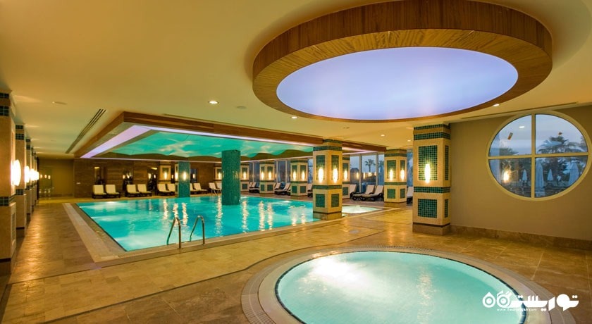 نمایی از  استخر سرپوشیده